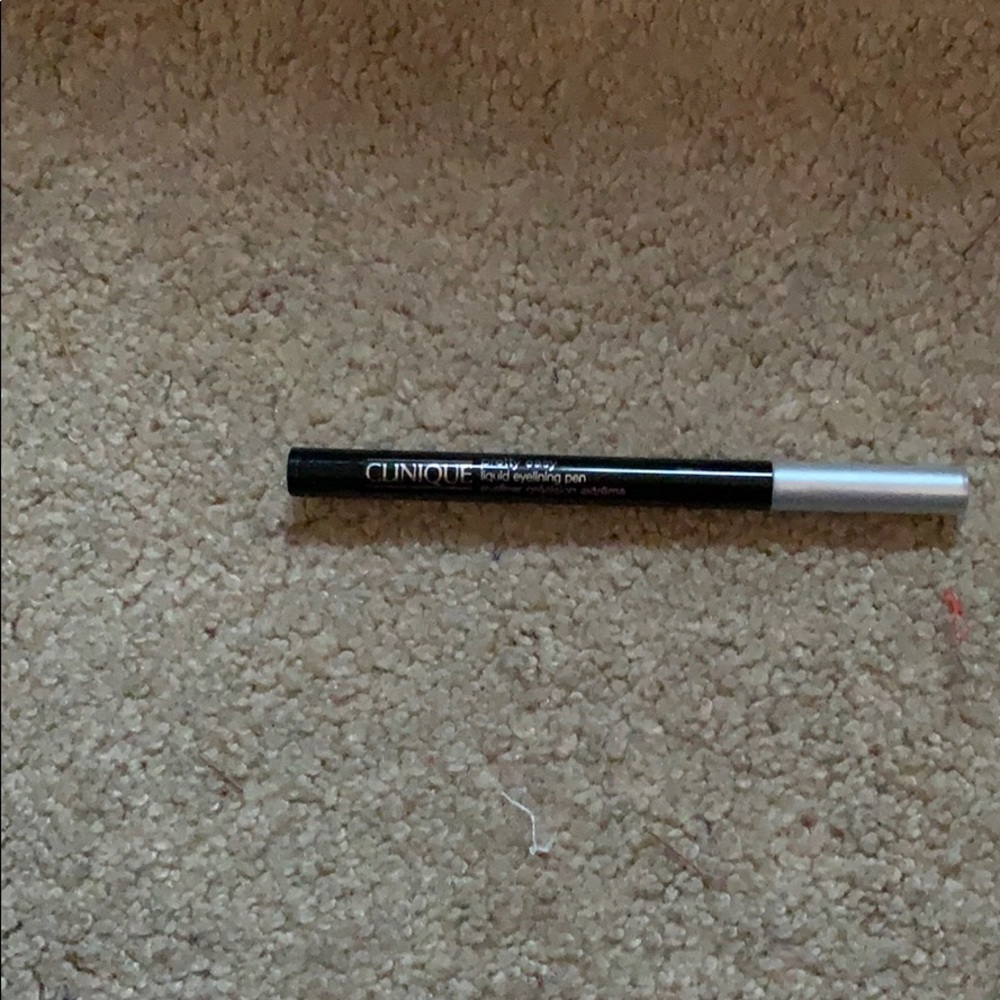 Clinique Pretty Easy Liquid Eyeliner Black